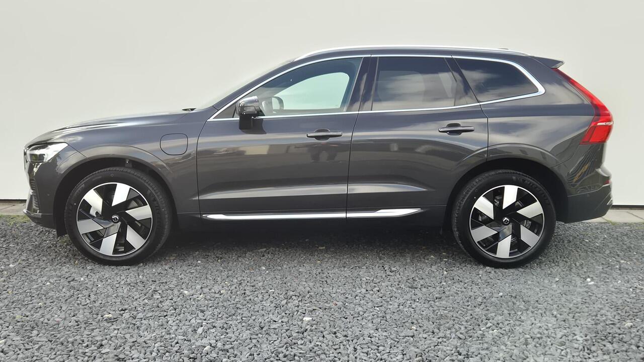 Volvo XC60 2.0 T6 PheV AWD Ultra Bright 20" Wielen - Panoramadak - Lighting - Head up - B&W Audio - 360 Cam - Alarm - Climate - Privacy Glass - RC20 Interieur - Massage stoelen - Donkere hemel