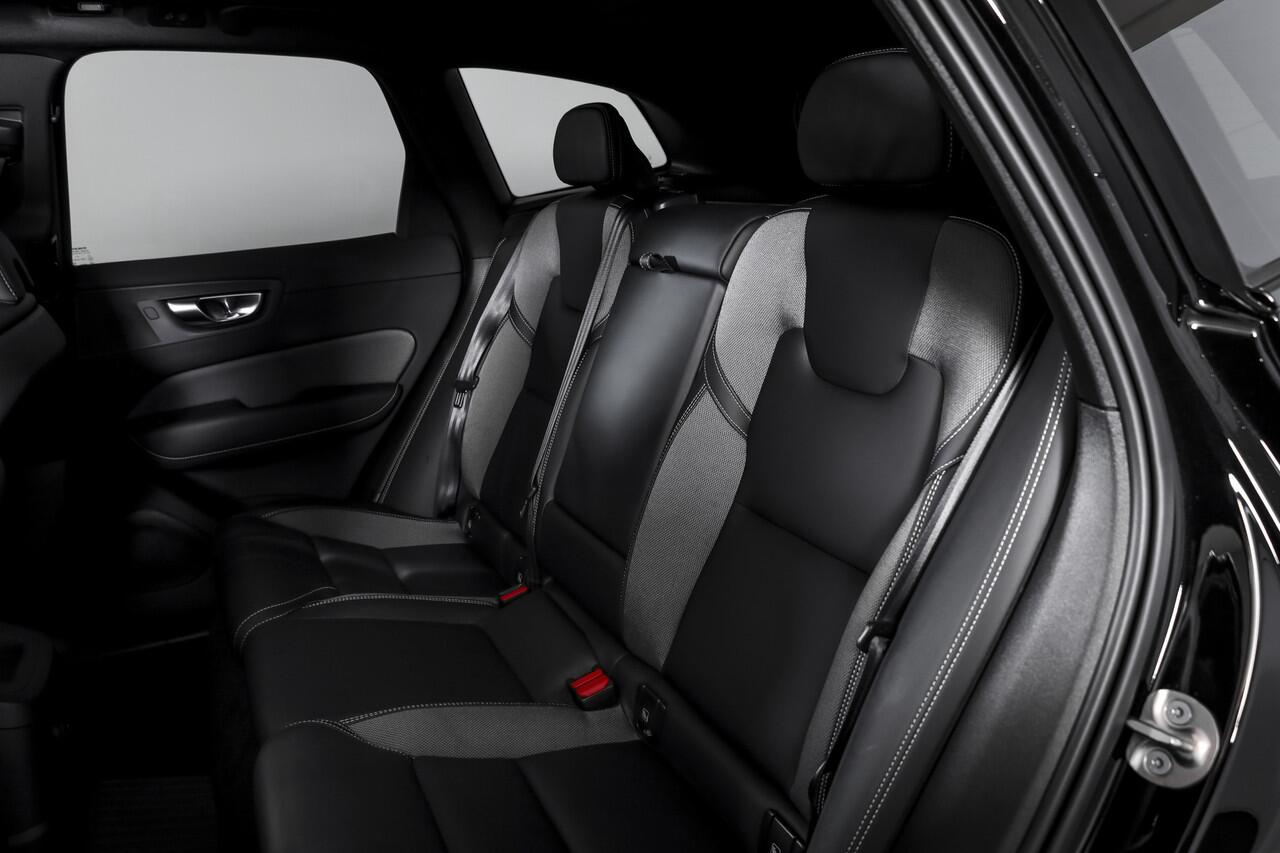 Volvo XC60 2.0 T6 Plug-in hybrid AWD Plus Black Edition | S/K-Panodak | Dig. Cockpit | Adapt. Cruise | Memory Stoelen | Elek. Klep | Stoel-+stuurverw. | 360 Camera | NAV+App. Connect | ECC | LM 21" | 2762