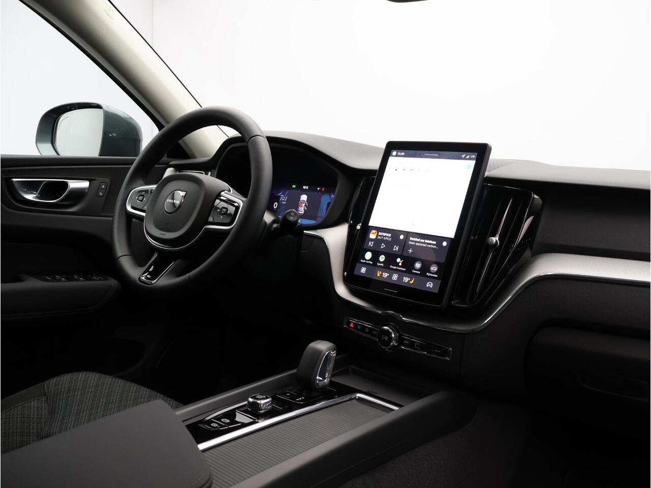 Volvo XC60 T6 350PK Plug-in hybrid AWD Essential / Adaptive Cruise / BLIS / Verwarmbare Stoelen + Stuurwiel / Extra Getint Glas / Google /