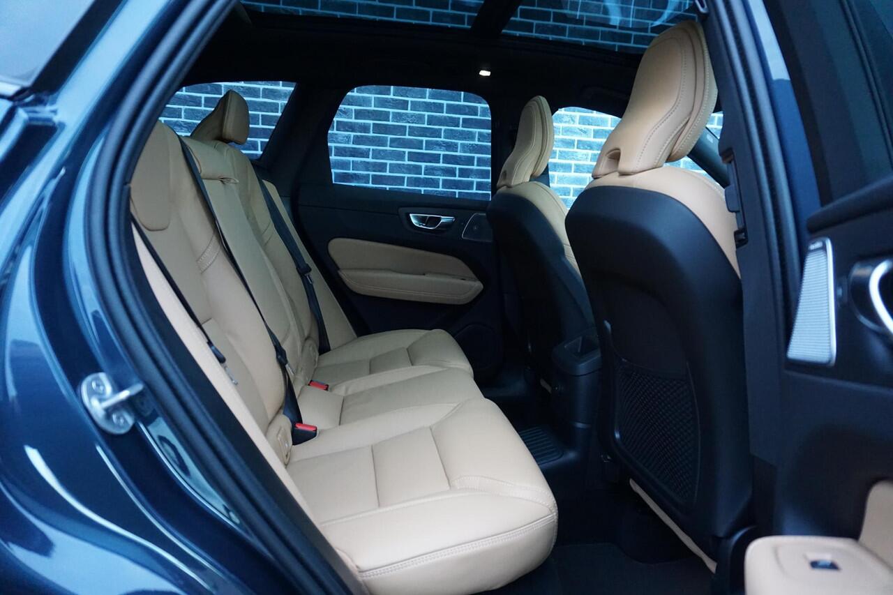 Volvo XC60 2.0 T8 Plug-in hybrid AWD Ultra Dark | Luchtvering | Bowers & Wilkins | Massage | Stoel koeling | Stoel + Stuur verwarming | Panorama Schuifdak |