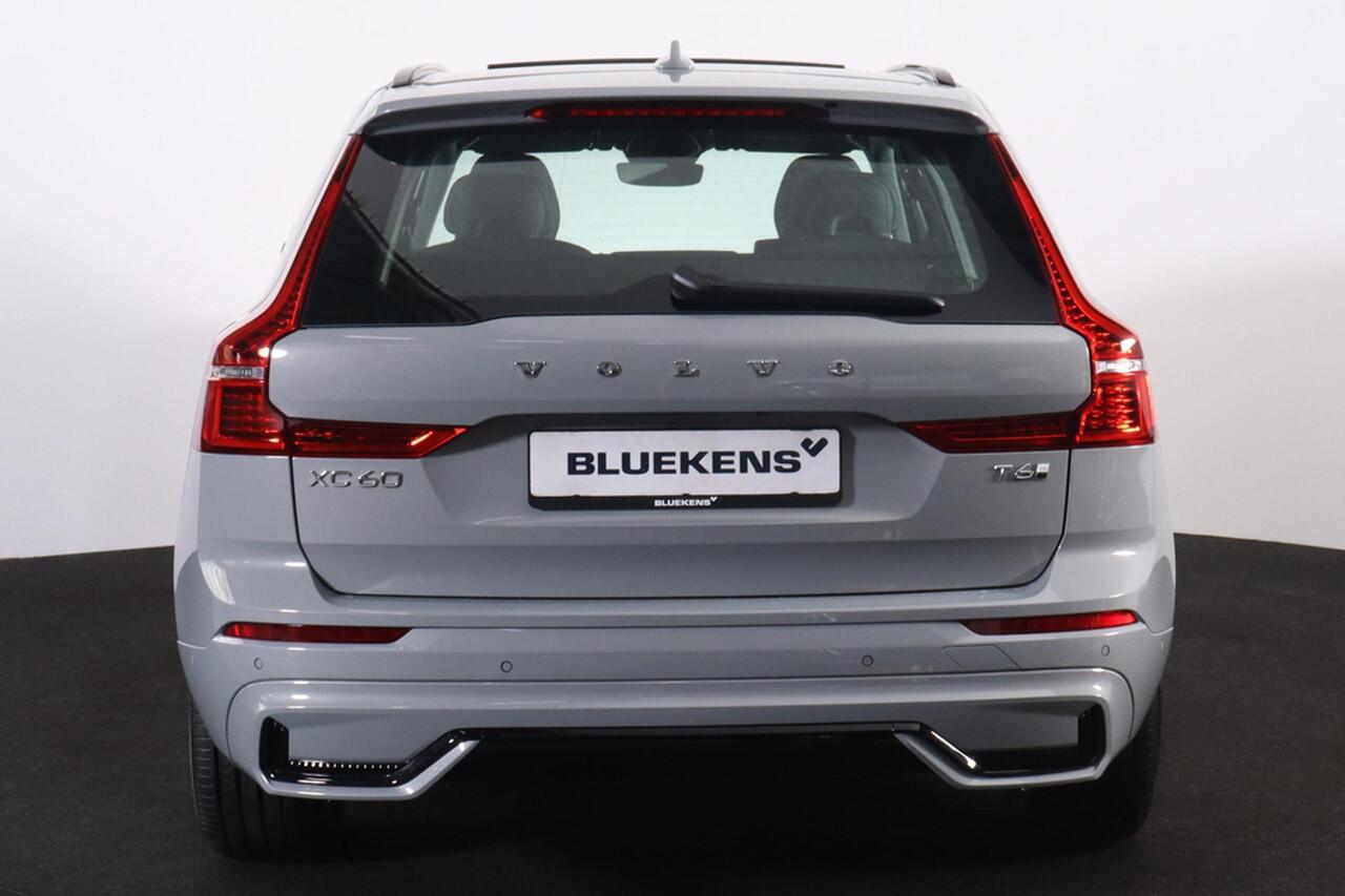 Volvo XC60 T6 Recharge AWD Ultra Dark - Luchtvering - Panorama/schuifdak - IntelliSafe Assist & Surround - 360º Camera - Harman/Kardon audio - Adaptieve LED koplampen - Verwarmde voorstoelen, stuur & achterbank - Parkeersensoren voor & achter - Elektr. bedienb. voor