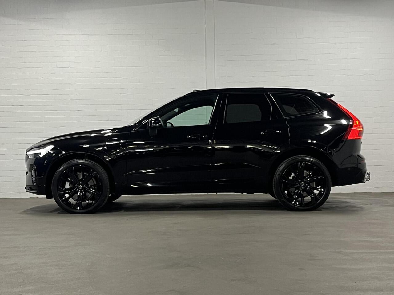 Volvo XC60 2.0 T6 Plug-in hybrid Black Edition | Open dak | Trekhaak | Long range | Adapt. Cruise control | Harman/Kardon |