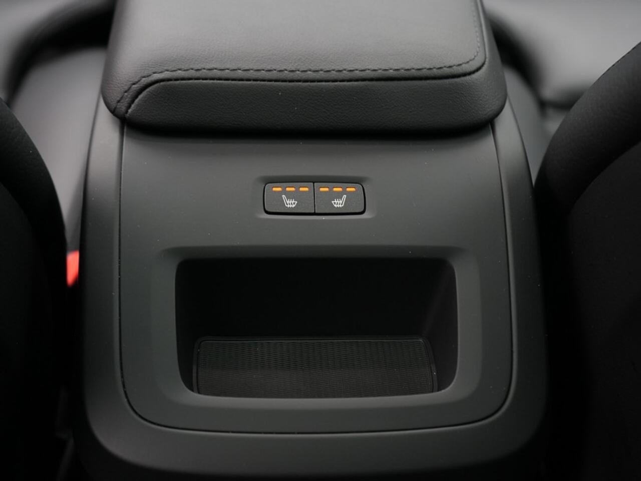 Volvo XC60 2.0 T8 Plug-in hybrid AWD Plus Dark Panoramadak