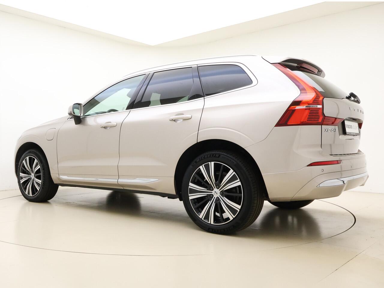 Volvo XC60 T6 350pk AWD Core Bright / Panoramadak / Pilot Assist / Stoel/- en stuurverwarming / Trekhaak / H&K audio / Lederen bekleding /