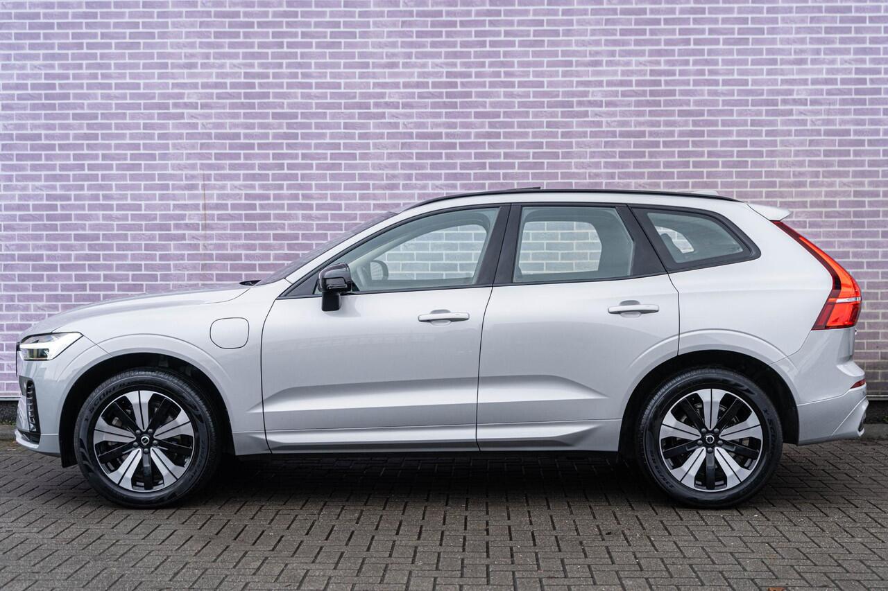 Volvo XC60 T6 Plug-in hybrid AWD Plus Dark | Google | Long Range | Schuif-/Kanteldak | Camera | Trekhaak | Adaptieve Cruise Control | Lederen Bekleding | Elek. Stoelen | Stoelverwarming Voor + Achter | Zitverlenging | Stuurverwarming | Memory | 19" LM