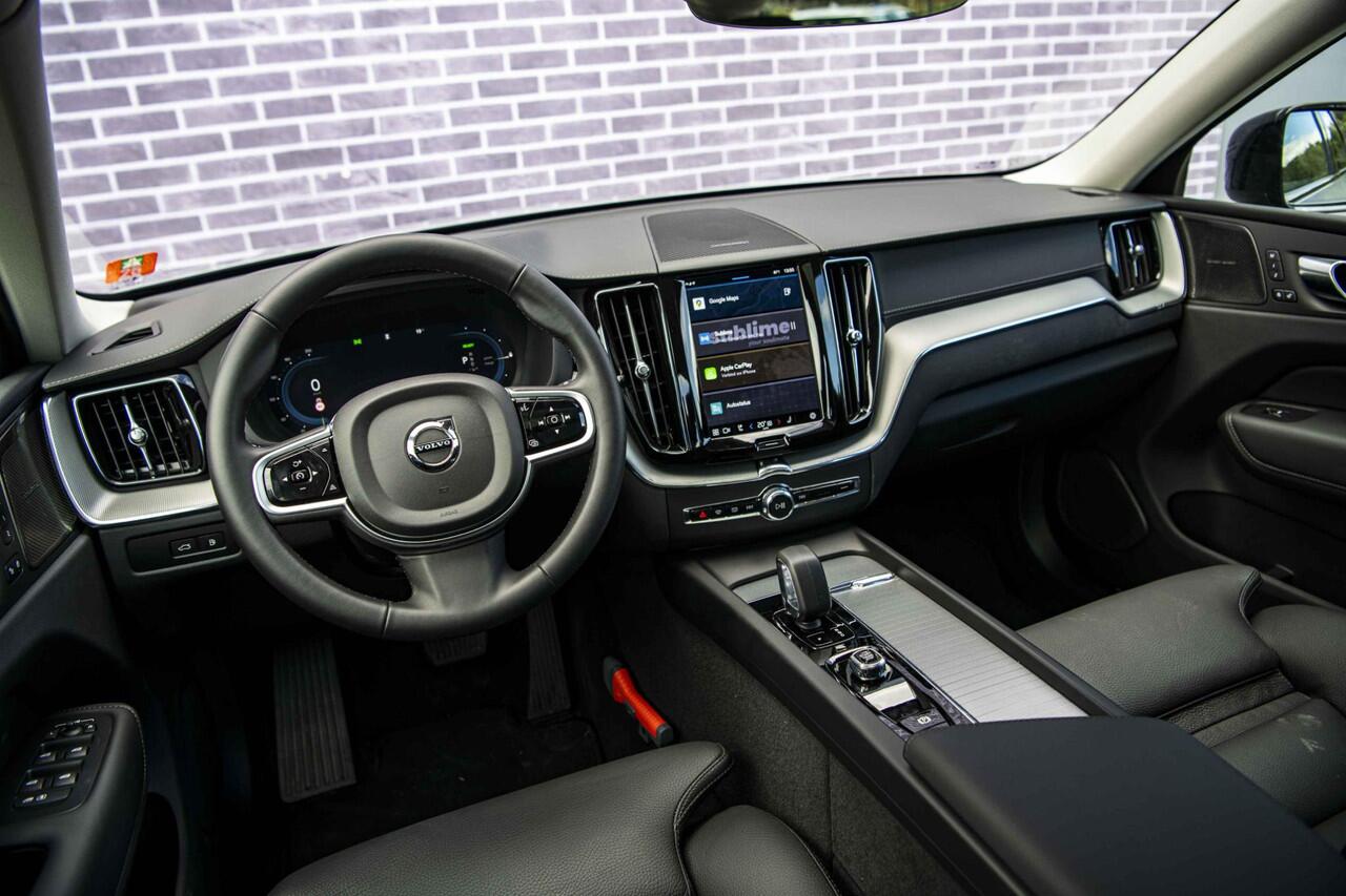 Volvo XC60 2.0 T6 Plug-in hybrid AWD Ultra Dark | Trekhaak | 360 Camera | Panoramadak | Adaptieve Cruise Control | Dode Hoek Detectie |