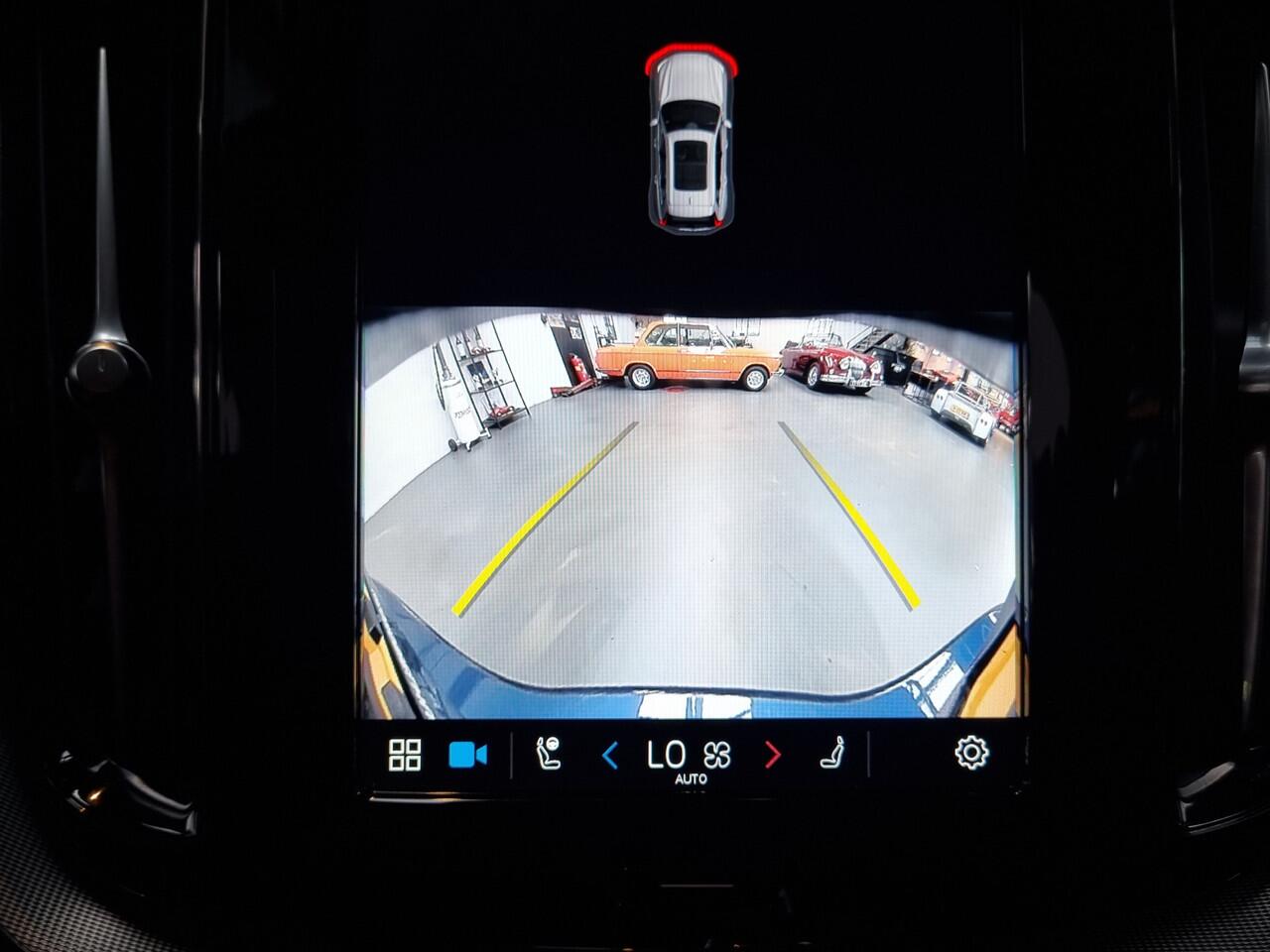 Volvo XC60 2.0 T6 Plug-in hybrid AWD Plus Dark PANO / 360 CAMERA / LEER / STUUR EN STOELVERWARMING