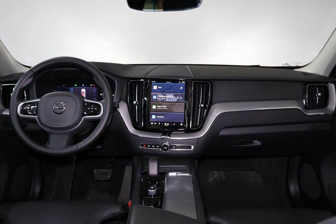 Volvo XC60 T6 Recharge AWD Plus Dark - Panorama/schuifdak - IntelliSafe Assist & Surround - 360º Camera - Verwarmde voorstoelen, stuur & achterbank - Parkeersensoren voor & achter - Elektr. bedienb. voorstoelen met geheugen - Draadloze tel. lader - Elektr. inklapbar