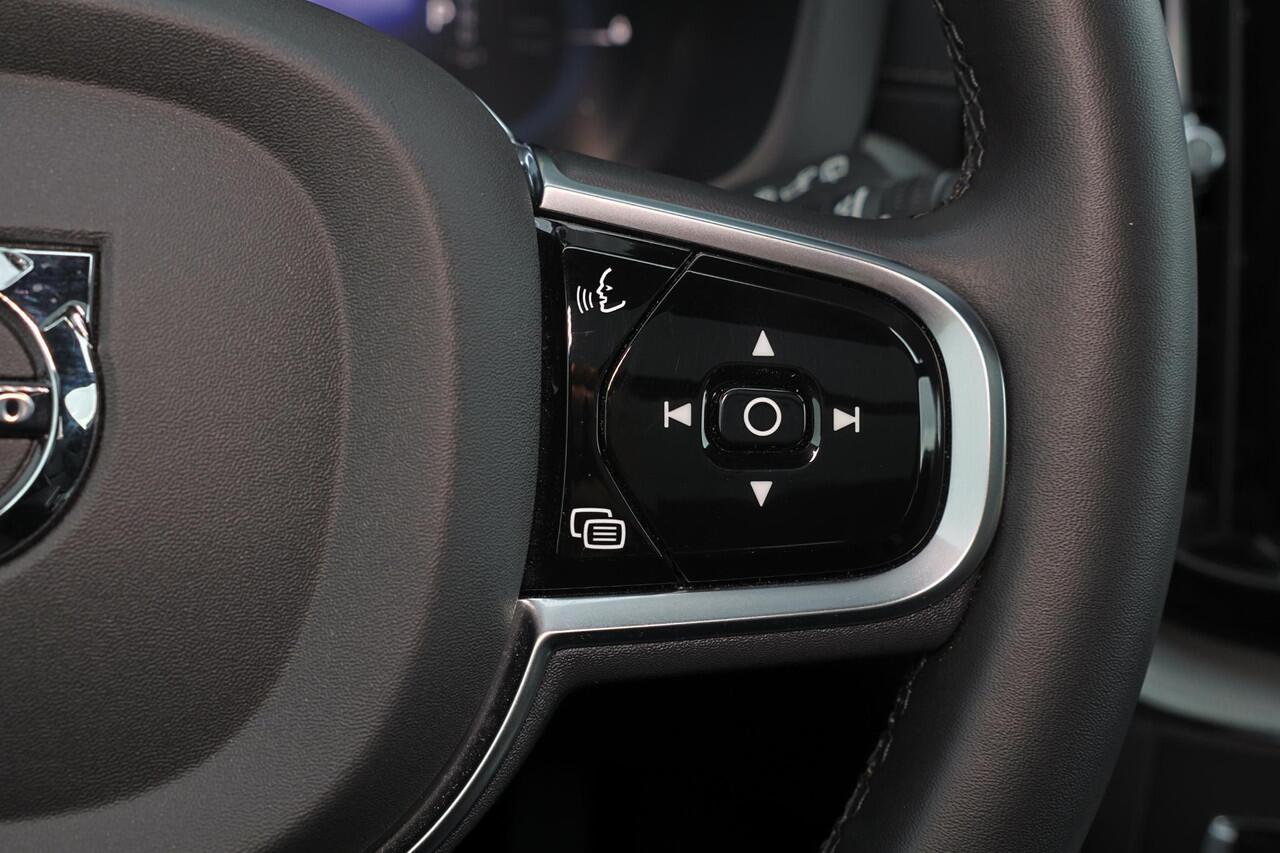 Volvo XC60 T6 Recharge AWD Ultra Black Edition - Luchtvering - Nappaleder - Stoelventilatie - Massagefunctie - IntelliSafe Assist & Surround - 360º Camera - Bowers & Wilkins audio - Adaptieve LED koplampen - Nappa leder - Verwarmde voorstoelen, stuur & achterbank - 