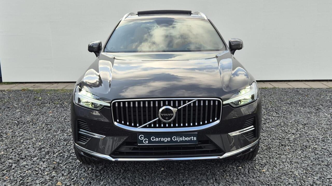 Volvo XC60 2.0 T6 PheV AWD Ultra Bright 20" Wielen - Panoramadak - Lighting - Head up - B&W Audio - 360 Cam - Alarm - Climate - Privacy Glass - RC20 Interieur - Massage stoelen - Donkere hemel