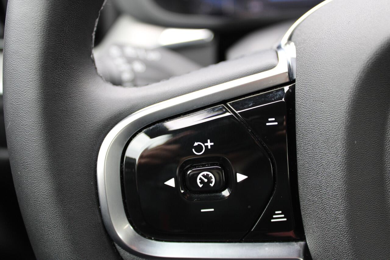 Volvo XC60 2.0 T6 Plug-in hybrid AWD Plus Black Edition | Trekhaak | 360 Camera | H&K | BLIS |