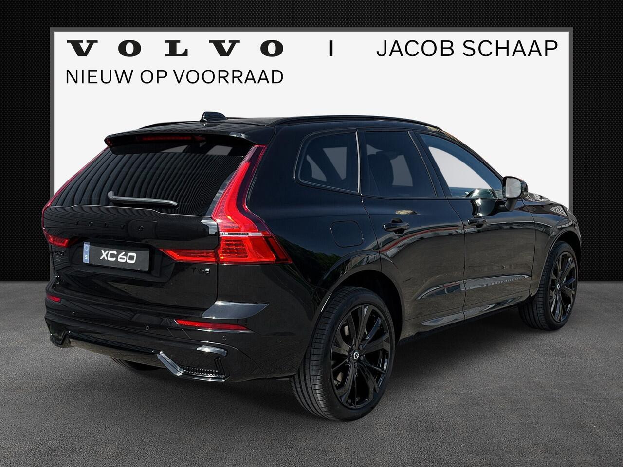 Volvo XC60 T6 Plug-in hybrid AWD Plus Black Edition / Uit voorraad leverbaar / Luchtvering / 360 Camera / 21" Velgen