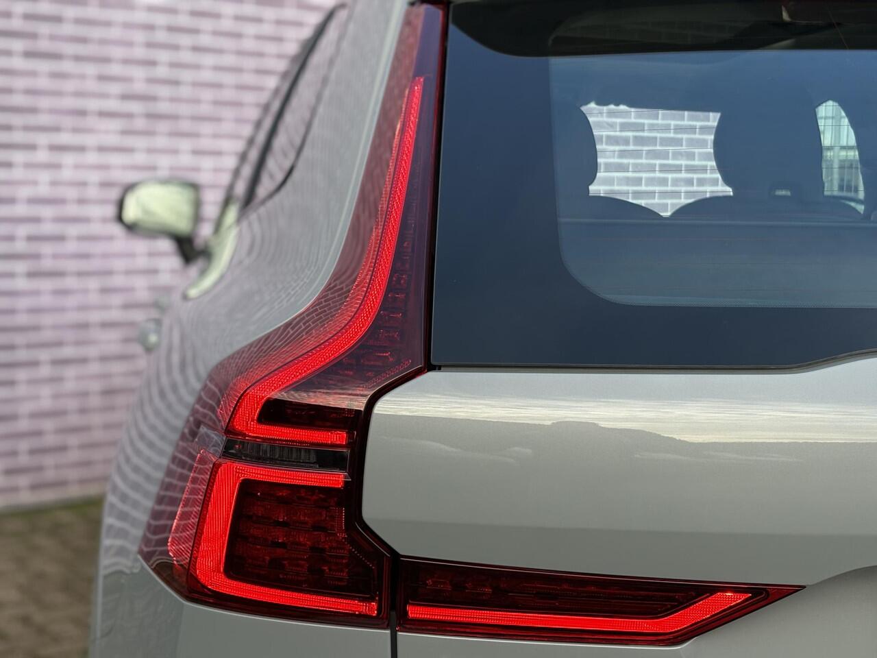 Volvo XC60 2.0 T6 Plug-in hybrid AWD Ultra Dark | FACELIFT !! | Trekhaak | Memory stoelen | Harman/Kardon | 360º Camera | Panorama-Schuifdak | Adaptieve Cruise controle | Blis | stoel + stuur verwarming |