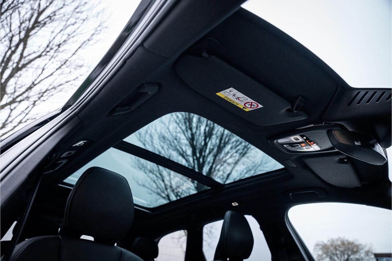 Volvo XC60 2.0 T6 Plug-in hybrid AWD Ultimate Black Edition ** Trekhaak ** Ventilatie ** Panodak ** B&W ** 12-2024!!