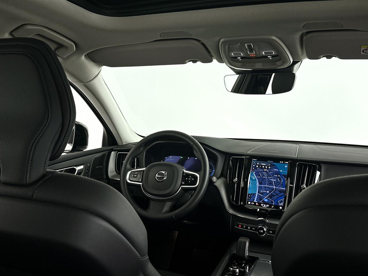 Volvo XC60 T6 Plug-in hybrid AWD Ultra Dark | Panoramadak | 360º camera | Stoel- en Stuurverwarming | Harman Kardon | Trekhaak