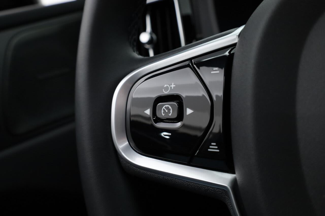 Volvo XC60 T6 Plug-in hybrid R-Design | Pano | Elek. Trekhaak | H&K | Pilot Assist | CarPlay | Navi | Stoel- Stuurverw.