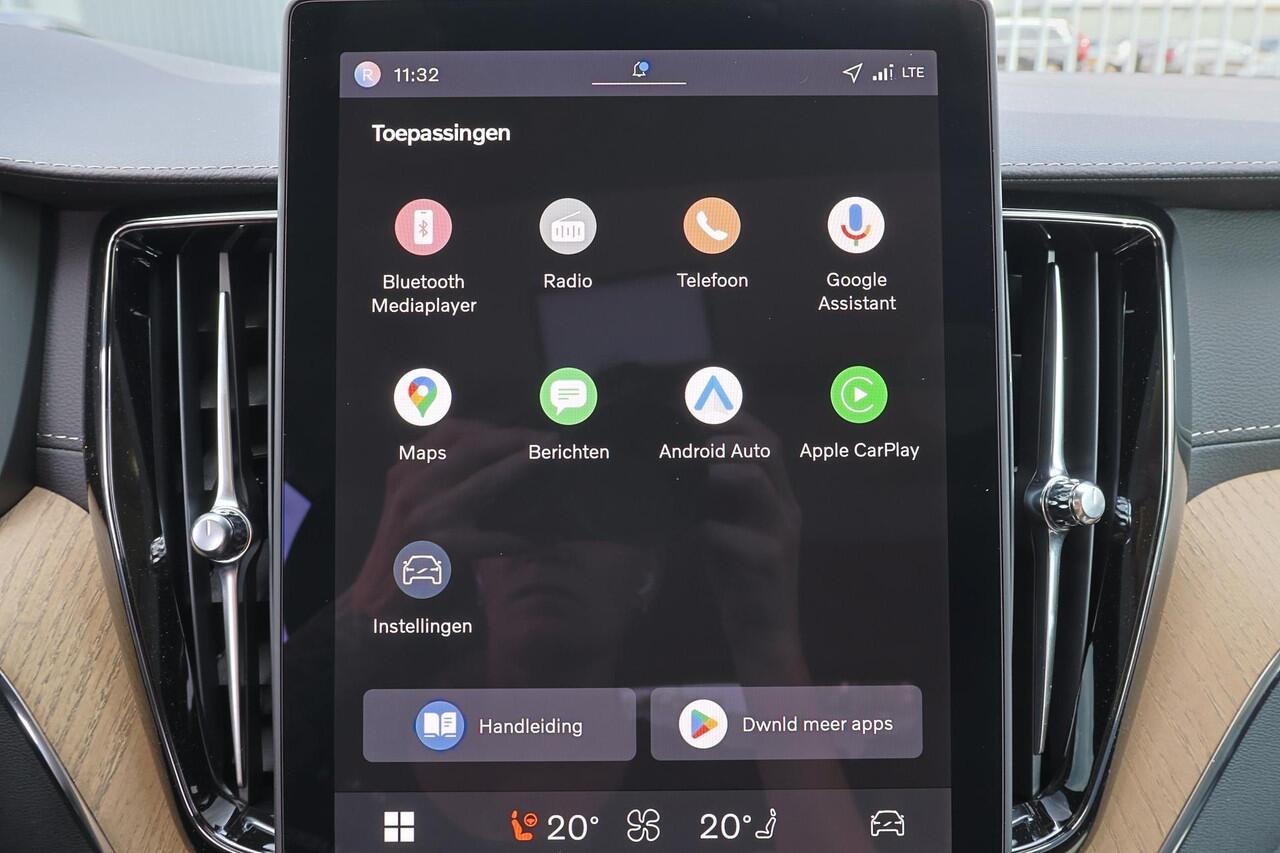 Volvo XC60 T8 Recharge AWD Ultra Dark - Panorama/schuifdak - IntelliSafe Assist & Surround - 360º Camera - Harman/Kardon audio - Adaptieve LED koplampen - Verwarmde voorstoelen, stuur & achterbank - Parkeersensoren voor & achter - Elektr. bedienb. voorstoelen met ge