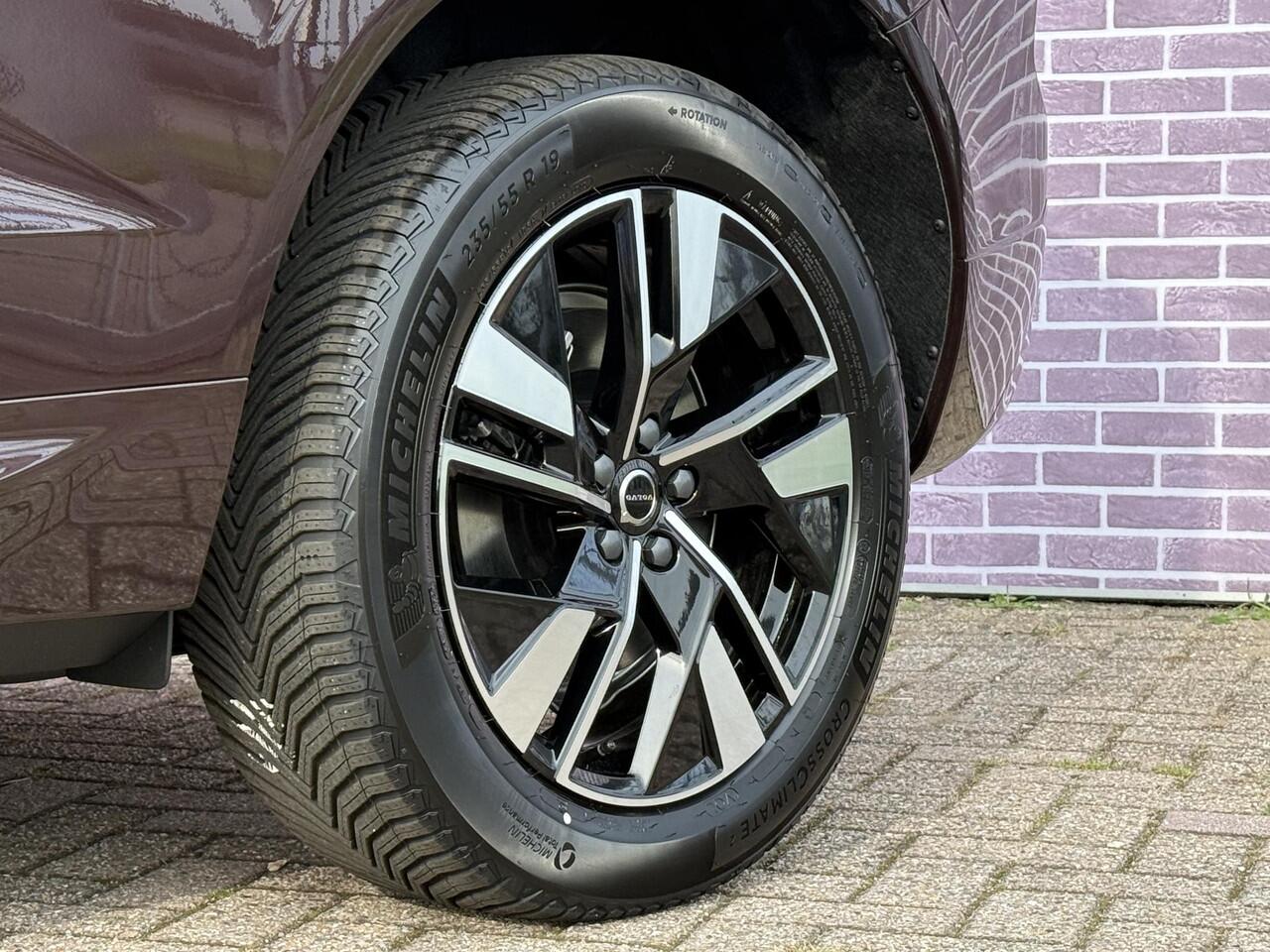 Volvo XC60 2.0 T6 Plug-in hybrid AWD Essential | Climate | Adaptive Cruise controle | Blis | Stoel + stuur verwarming | All season banden | Park Assist | Getint Glas |