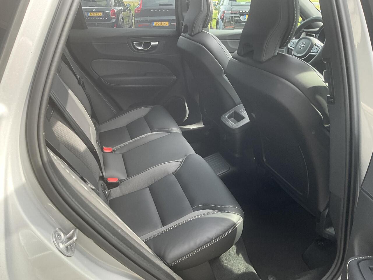 Volvo XC60 2.0 T6 Plug-in hybrid AWD Plus Dark Zwarte Hemel