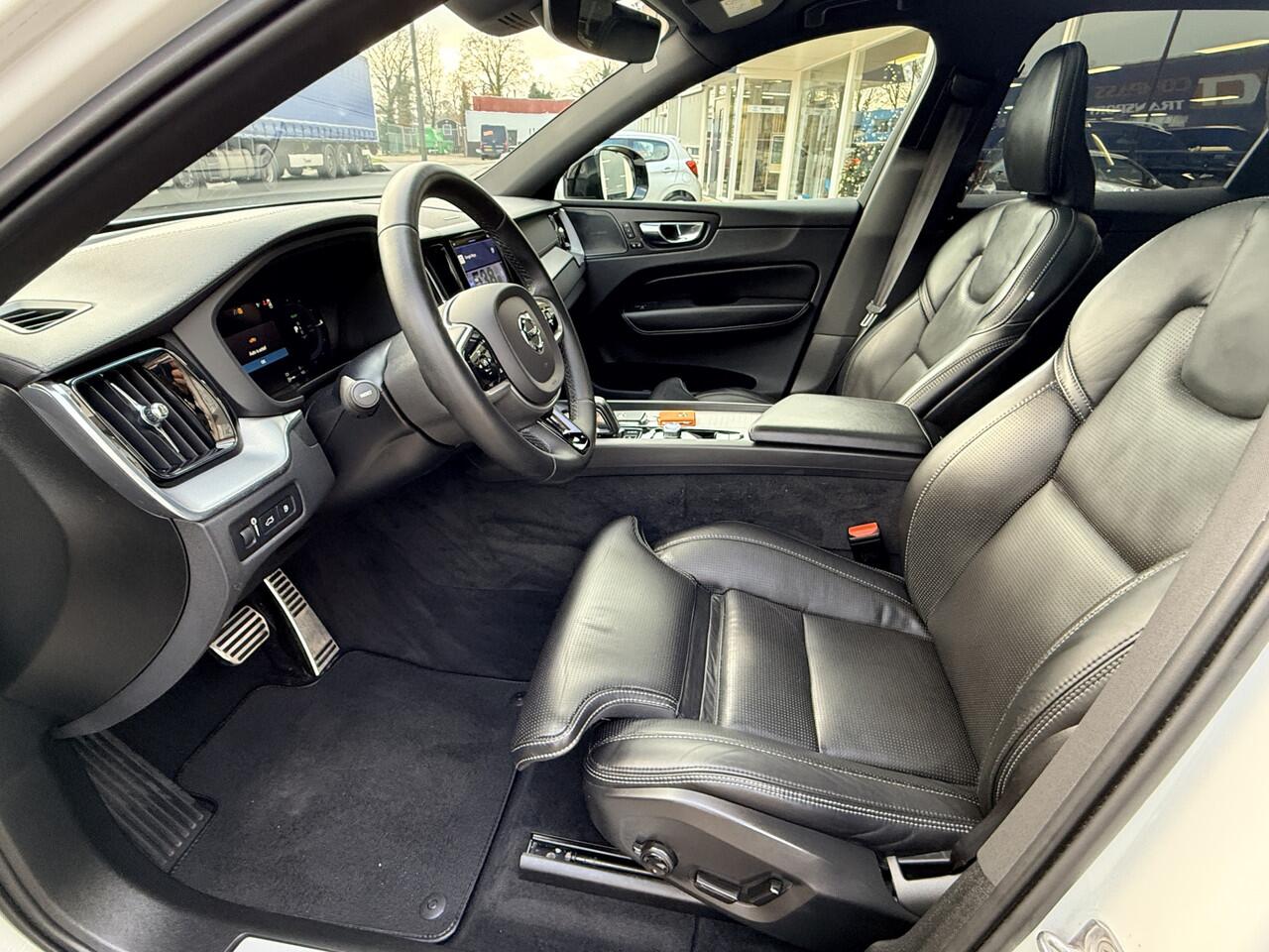 Volvo XC60 2.0 Recharge T6 AWD R-Design | Apple Carplay | Luchtvering | H&K | Stoelventilatie | 360 Camera | Achterbank verwarming