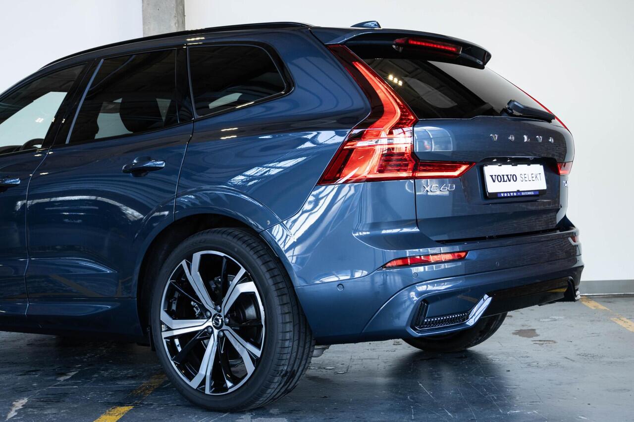 Volvo XC60 T6 Automaat Plug-in hybrid AWD Ultra Dark | Elektrisch panoramadak | Luchtvering | Premium audio by Bowers & Wilkins | Verwarmbare voorstoelen en achterbank | Verwarmbaar stuurwiel | Head-up display | Apple carplay/Android auto | Rondomzicht camera |