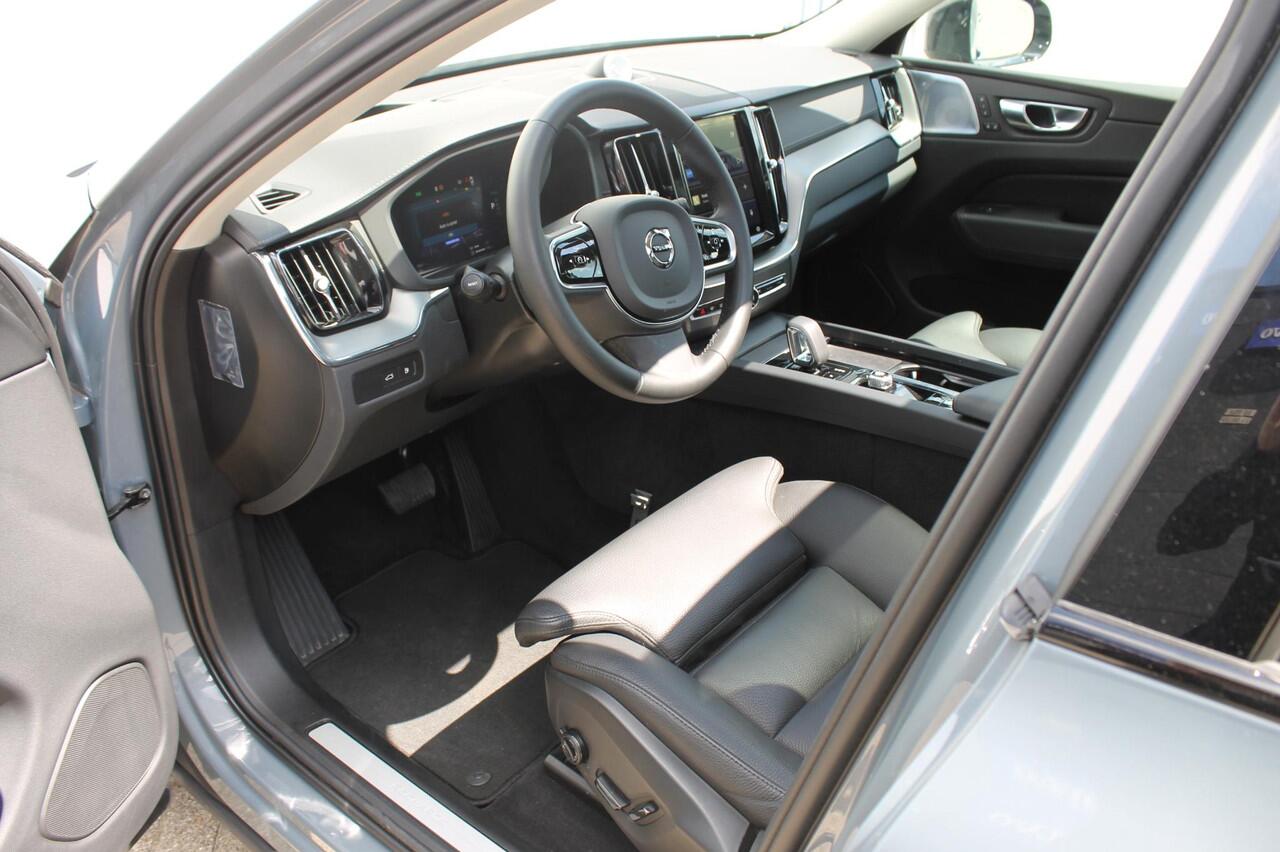 Volvo XC60 2.0 T6 Plug-in hybrid AWD Ultimate Dark Trekhaak / Luchtvering / Bowers & Wilkins / Adaptive Cruise control / 360 Camera / BLIS / Stoelverwarming voor en achter / Stuurverwarming / Elektrisch bedienbare stoelen met geheugen /