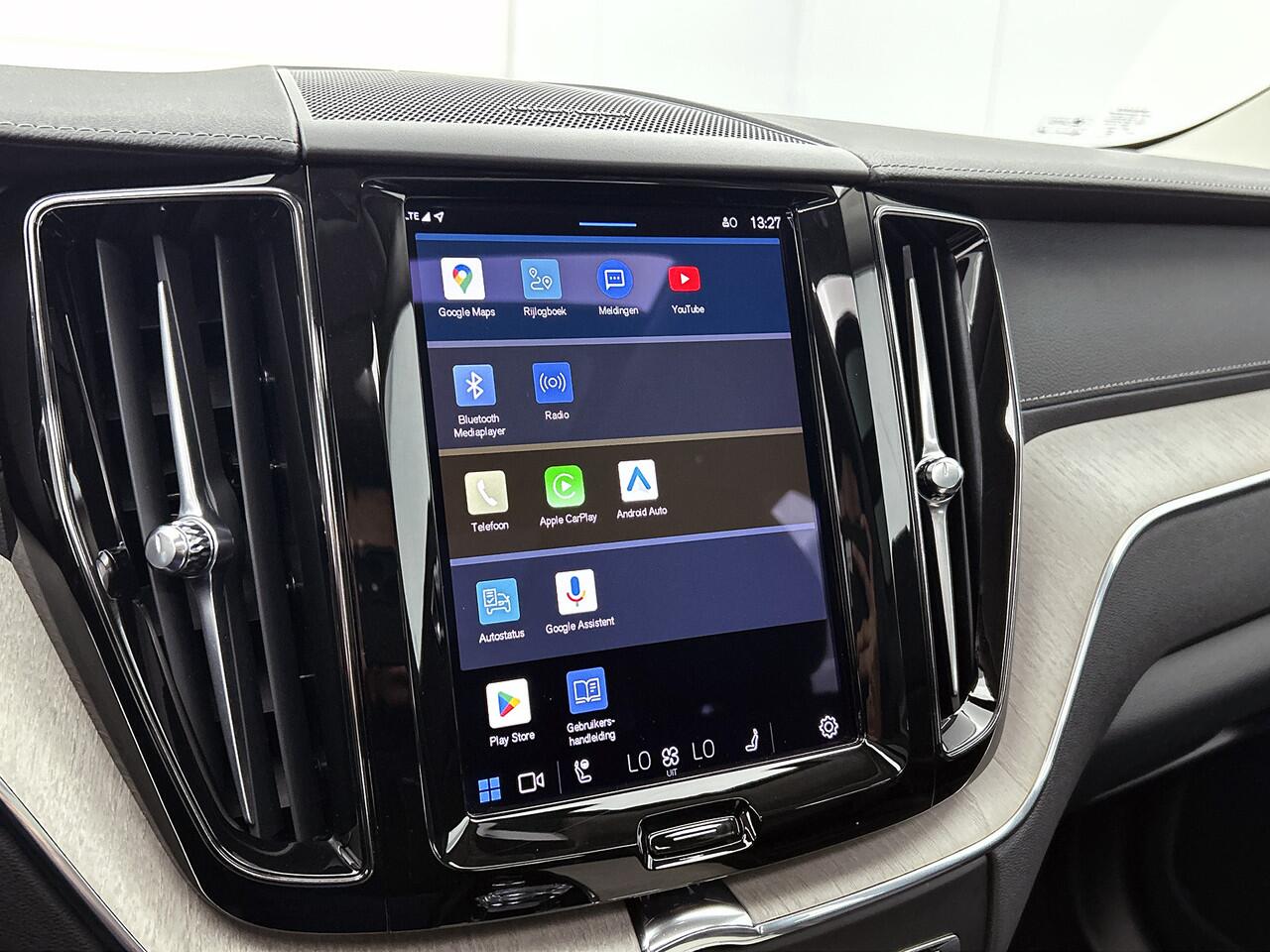 Volvo XC60 2.0 T8 Plug-in hybrid AWD Plus Bright | 310 pk | Panoramadak | Premium Audio by Harman Kardon | 2.250 kg Trekgewicht |