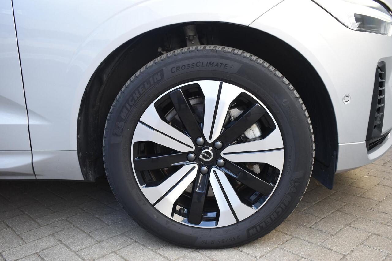 Volvo XC60 T6 350PK Automaat Plug-in Hybrid AWD Plus Dark / Navigatie / 360 Camera / Adaptieve Cruise Control / Stuur & Stoelverwarming / Elektr. Achterklep / Schuifdak / LM Velgen / Trekhaak