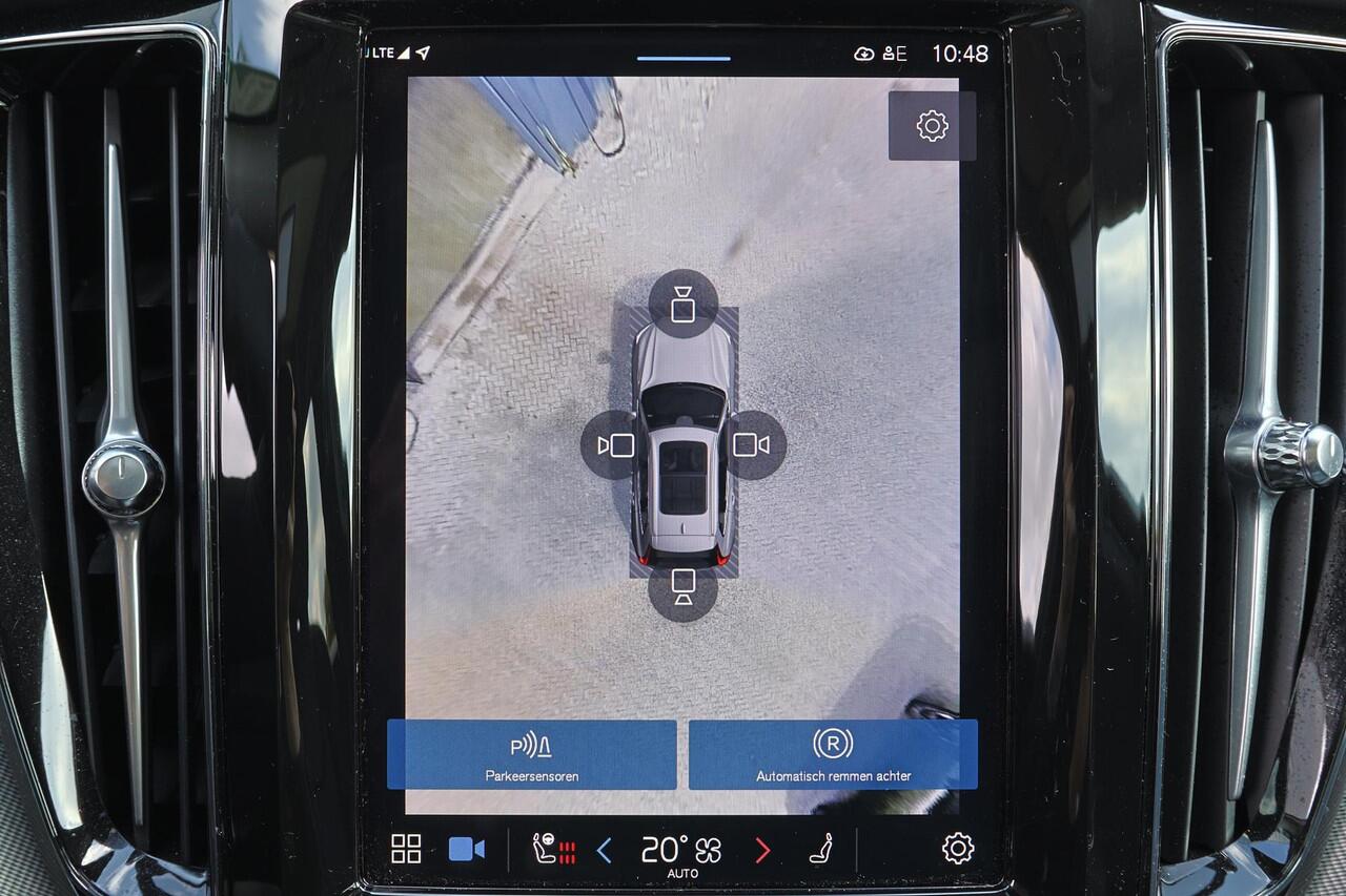 Volvo XC60 T8 Recharge AWD Plus Dark - Luchtvering - Panorama/schuifdak - IntelliSafe Assist & Surround - 360º Camera - Harman/Kardon audio - Adaptieve LED koplampen - Verwarmde voorstoelen, stuur & achterbank - Parkeersensoren voor & achter - Elektr. bedienb. voors