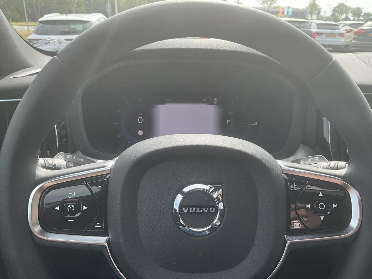 Volvo XC60 2.0 T6 Plug-in hybrid AWD Plus Dark Zwarte Hemel