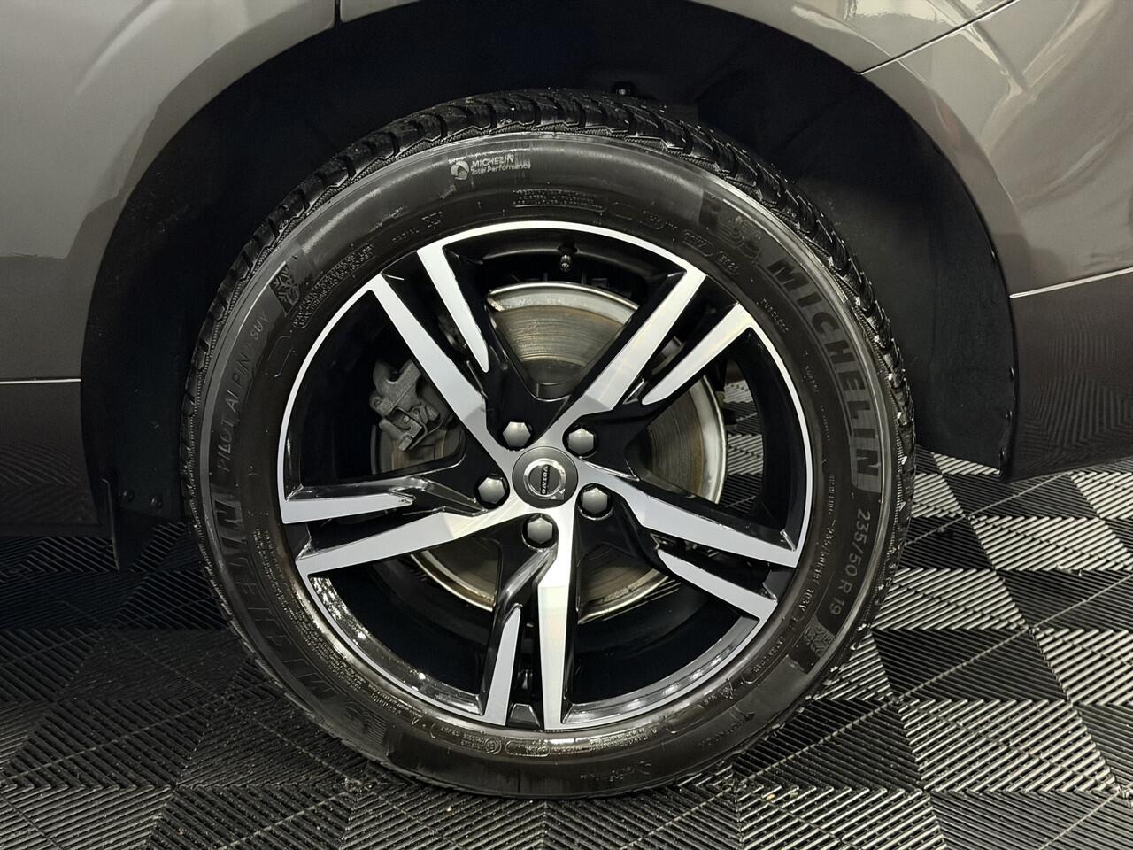 Volvo XC60 2.0 plus T6 AWD Plug-in Hybrid Plus Dark Pano, 360 Camera, Harman/Kardon, Navi, Memory, Elektrische achterklep, Stoelverwarming