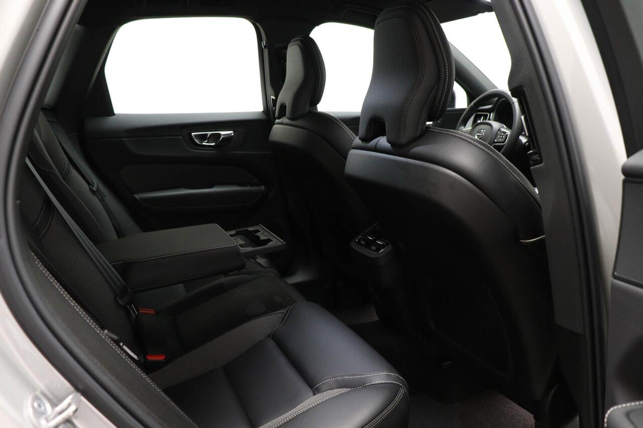 Volvo XC60 B4 Ultimate Dark | TREKHAAK | LEDER | STOELVERWARMING | DAB | APPLE