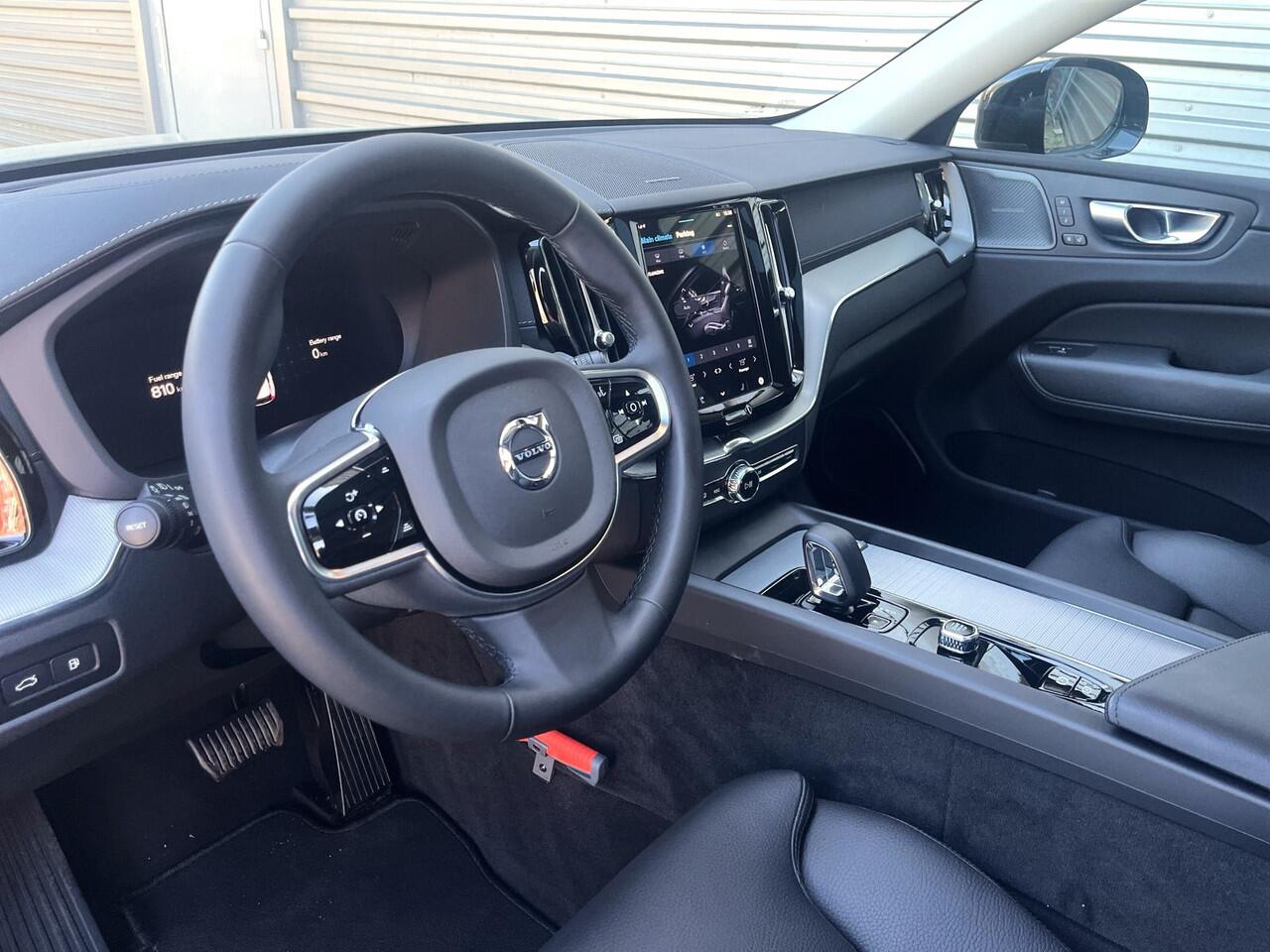 Volvo XC60 T6 Plug-in AWD Ultimate Dark / Head-Up / Trekhaak / Blis / 360 Camera / Schuif/kanteldak /