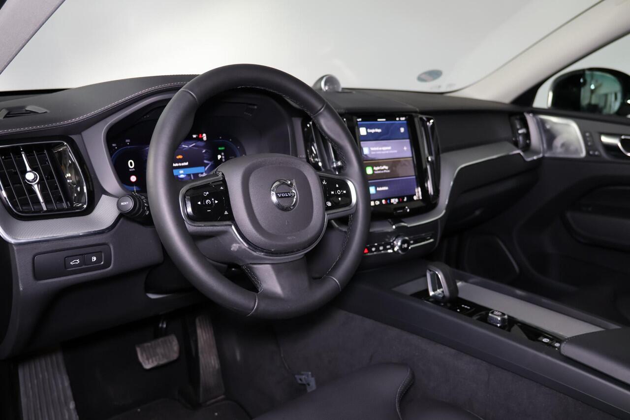 Volvo XC60 T6 Recharge AWD Ultra Dark - Luchtvering - Panorama/schuifdak - IntelliSafe Assist & Surround - 360º Camera - Adaptieve LED koplampen - Verwarmde voorstoelen, stuur & achterbank - Parkeersensoren voor & achter - Elektr. bedienb. voorstoelen met geheugen -