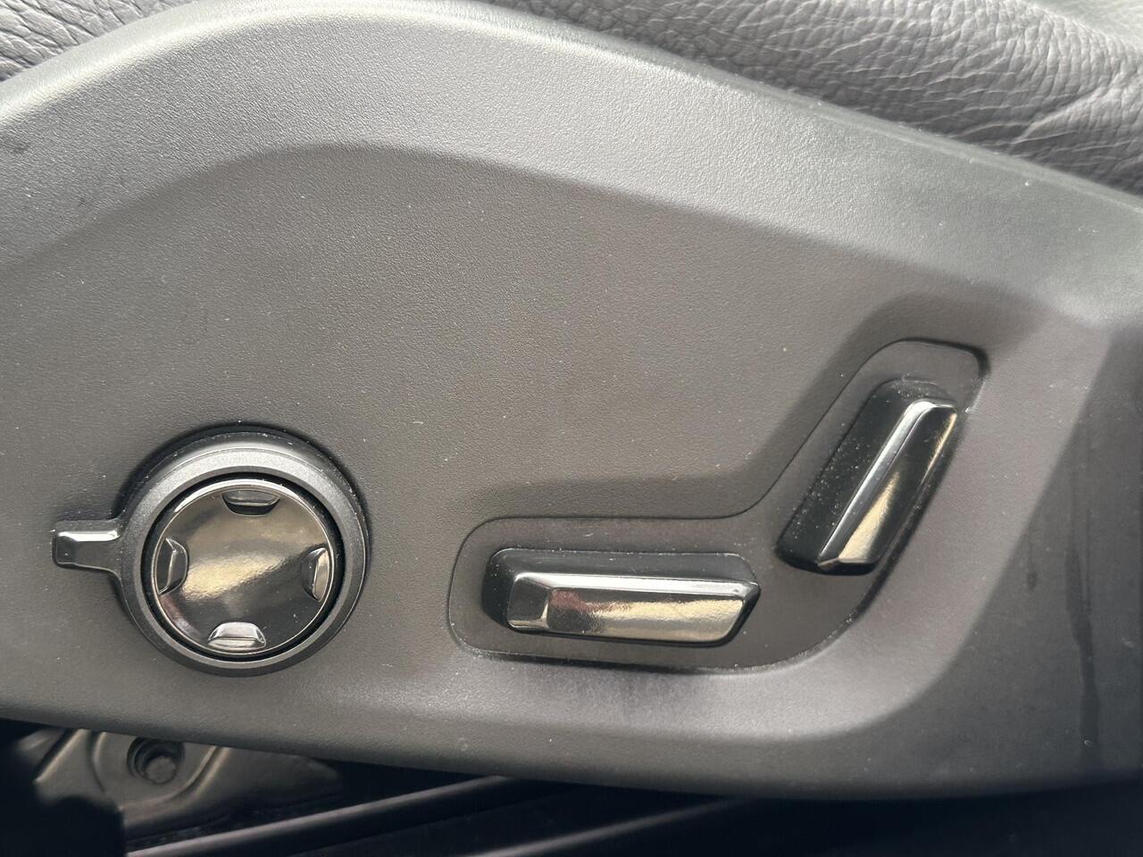 Volvo XC60 2.0 T6 Plug-in hybrid AWD Plus Dark intellisafe/ schuifdak/ 360 camera / trekhaak/ 18 inch