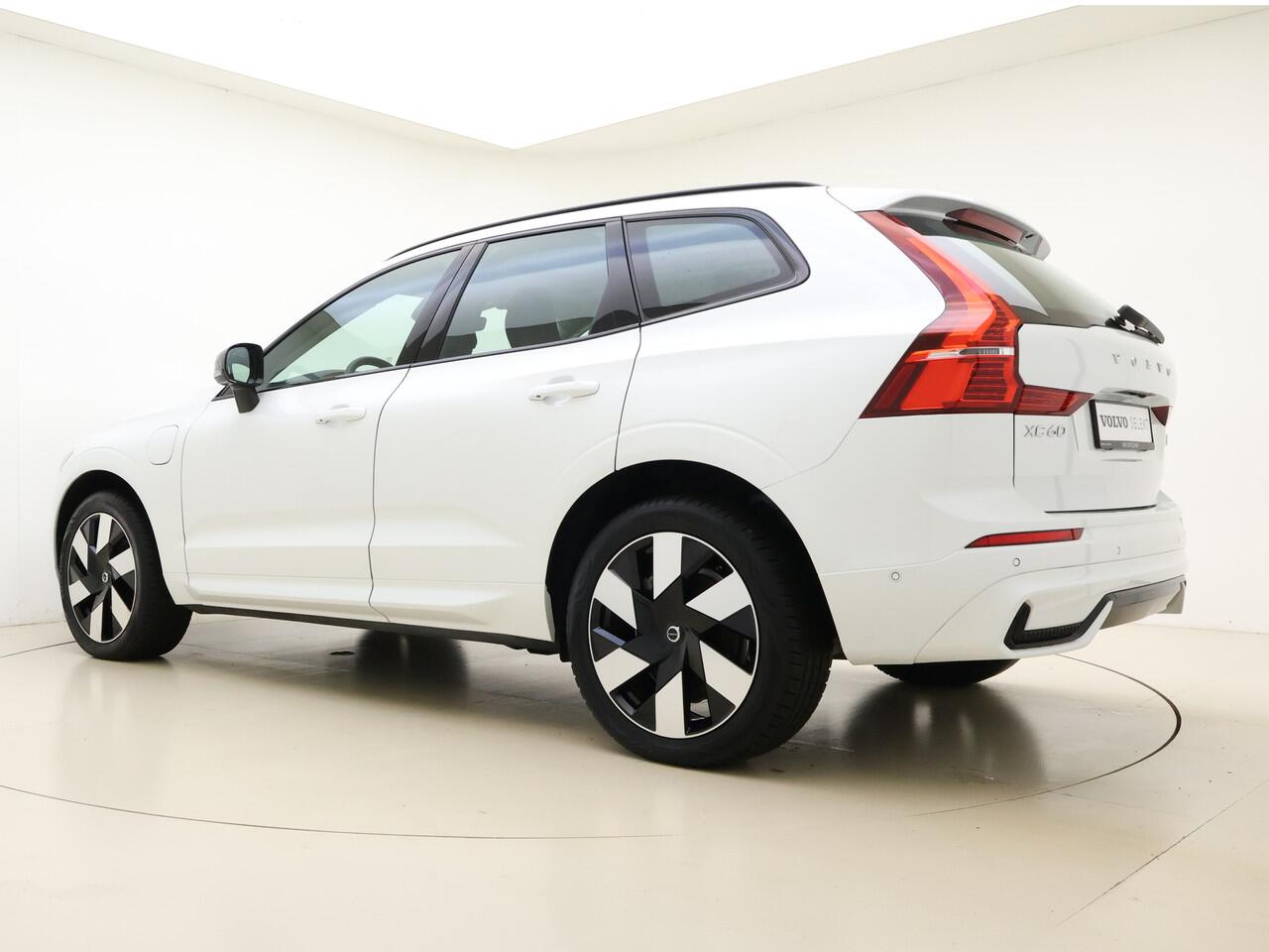 Volvo XC60 T6 Plug-in hybrid AWD Ultimate Dark / 20 '' Velgen / Head-up Display / Blis / Semi elektrisch trekhaak /