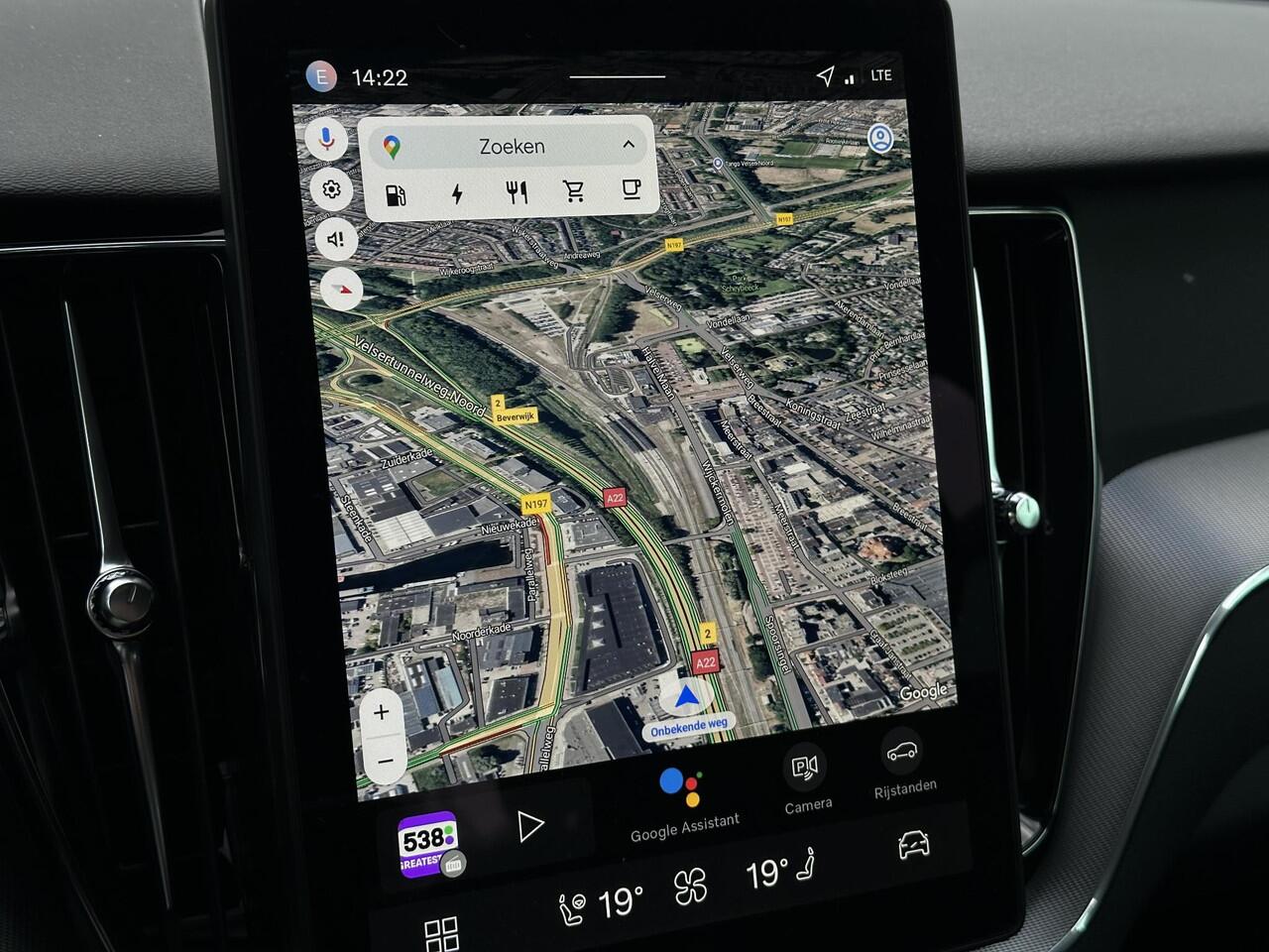 Volvo XC60 2.0 T6 Plug-in hybrid AWD Essential / Park assist achter + voor / Stuur + stoelen verwarmd / Adaptive cruise / Carplay /