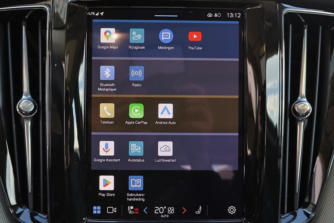 Volvo XC60 T6 Recharge AWD Ultra Dark - Panorama/schuifdak - IntelliSafe Assist & Surround - 360º Camera - Harman/Kardon audio - Adaptieve LED koplampen - Verwarmde voorstoelen, stuur & achterbank - Parkeersensoren voor & achter - Elektr. bedienb. voorstoelen met ge