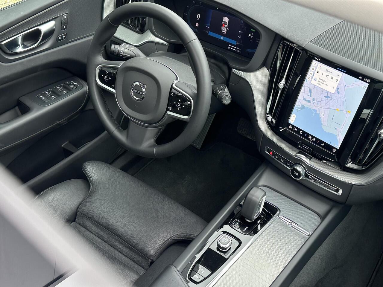 Volvo XC60 2.0 T6 Plug-in hybrid AWD Plus Dark intellisafe/ schuifdak/ 360 camera / trekhaak/ 18 inch