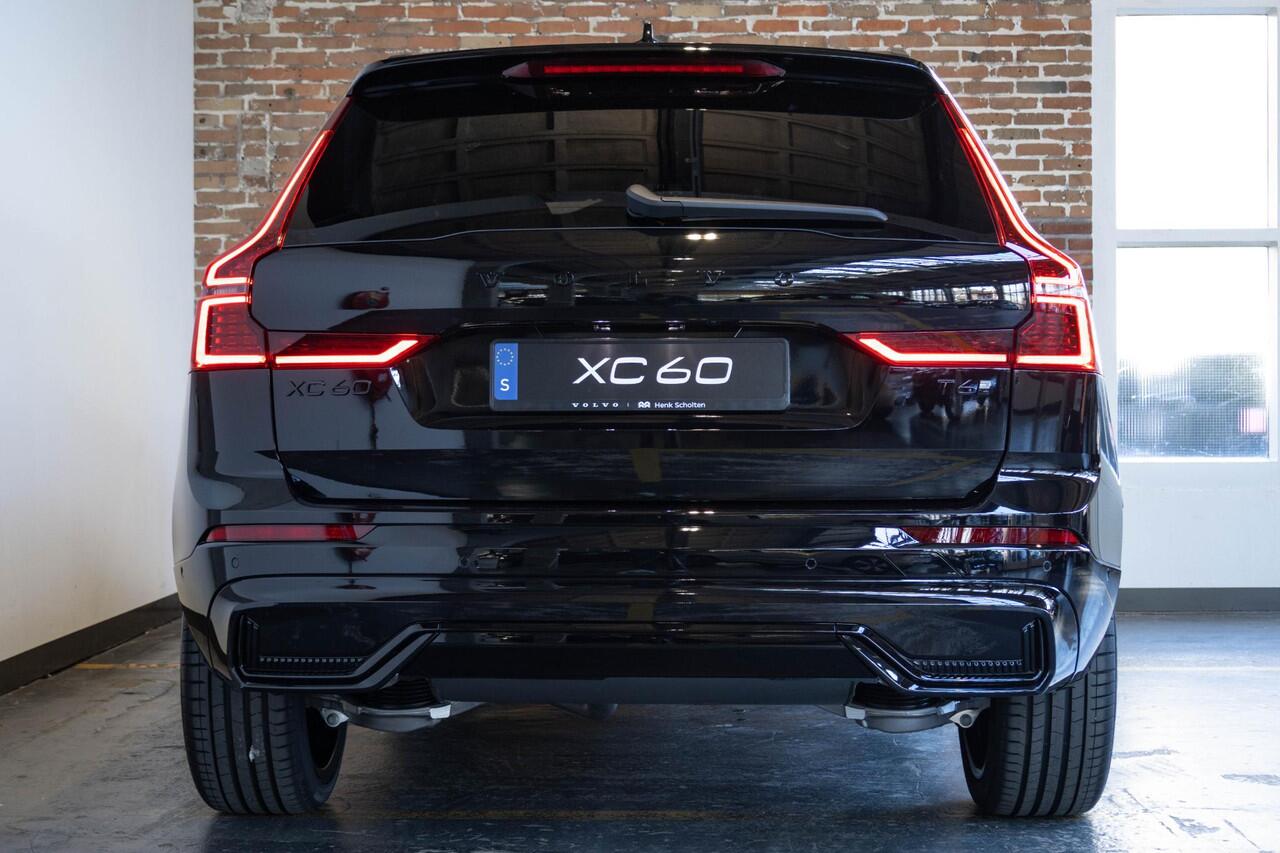 Volvo XC60 2.0 T6 Plug-in hybrid AWD Plus Black Edition | Verwacht Nov. 2025 | Luchtvering | Head-Up Display | 360º Camera | Schuif/Kantel-Panoramadak | Google Infotainment | 21" Lichtmetalen Wielen |