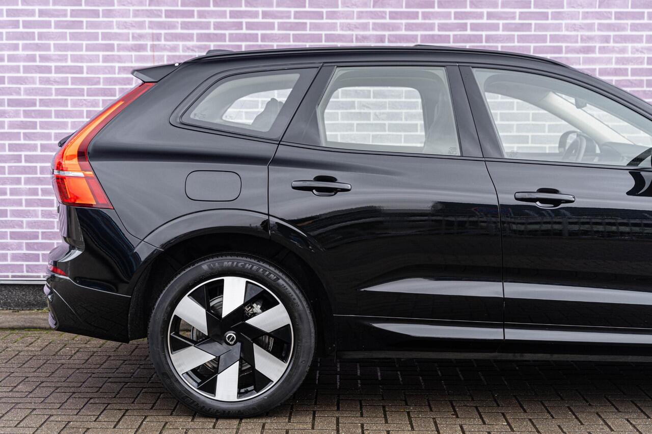 Volvo XC60 2.0 T6 Plug-in hybrid AWD Plus Dark | Long Range | Harman Kardon Audio | Schuif- / Kanteldak | Head Up Display | Stoel- / Stuurverwarming | Power Seats | Keyless | Parkeerverwarming | Dodehoek Detectie | Elektrische achterklep |