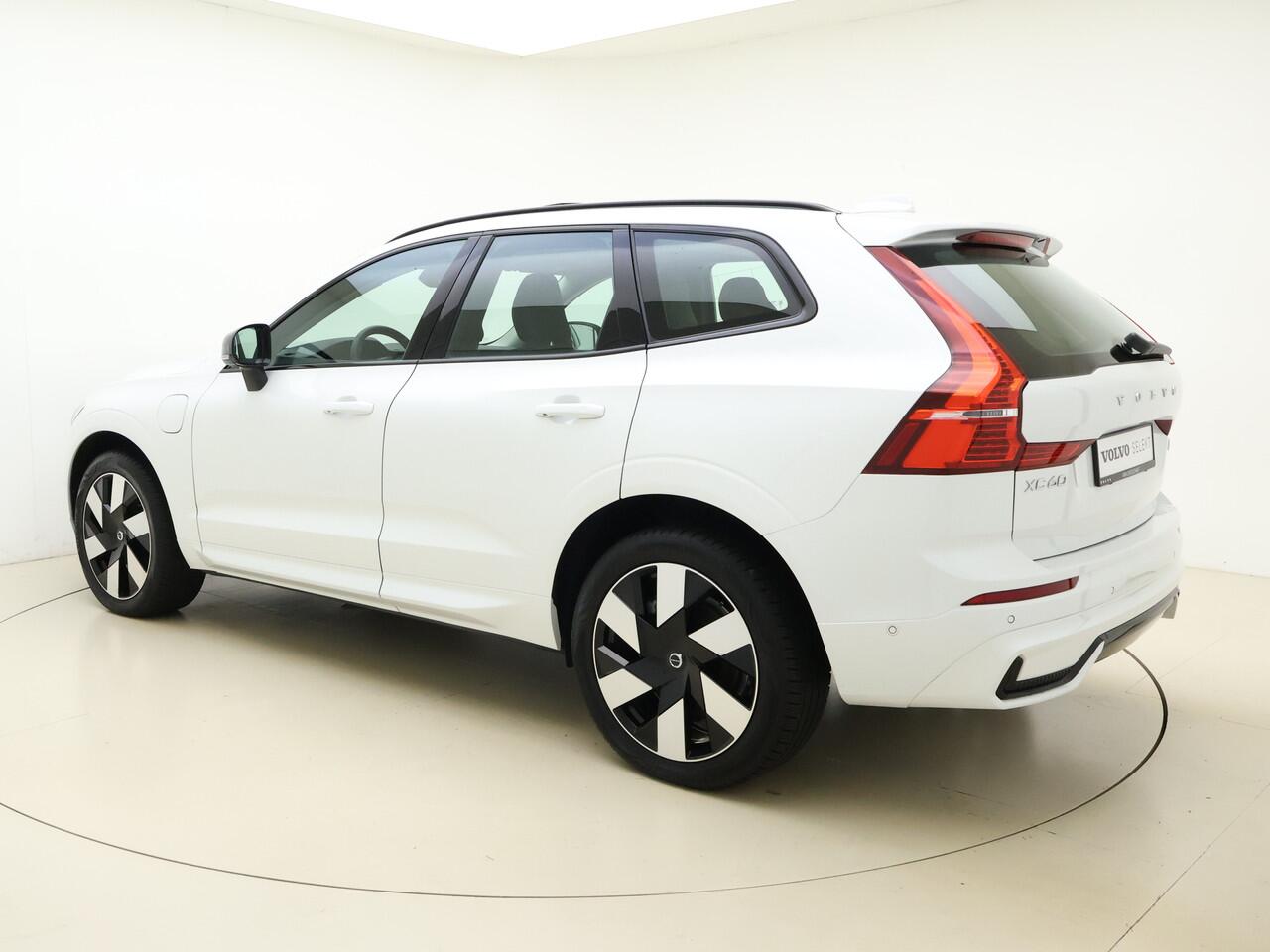 Volvo XC60 T6 Plug-in hybrid AWD Ultimate Dark / 20 '' Velgen / Head-up Display / Blis / Semi elektrisch trekhaak /