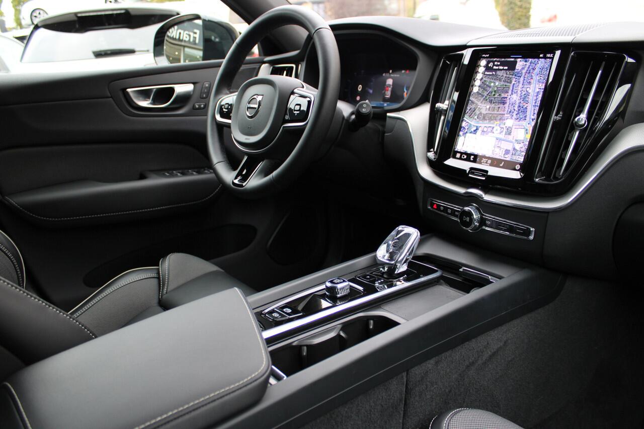 Volvo XC60 2.0 T6 Plug-in hybrid AWD Plus Black Edition | Trekhaak | 360 Camera | H&K | BLIS |