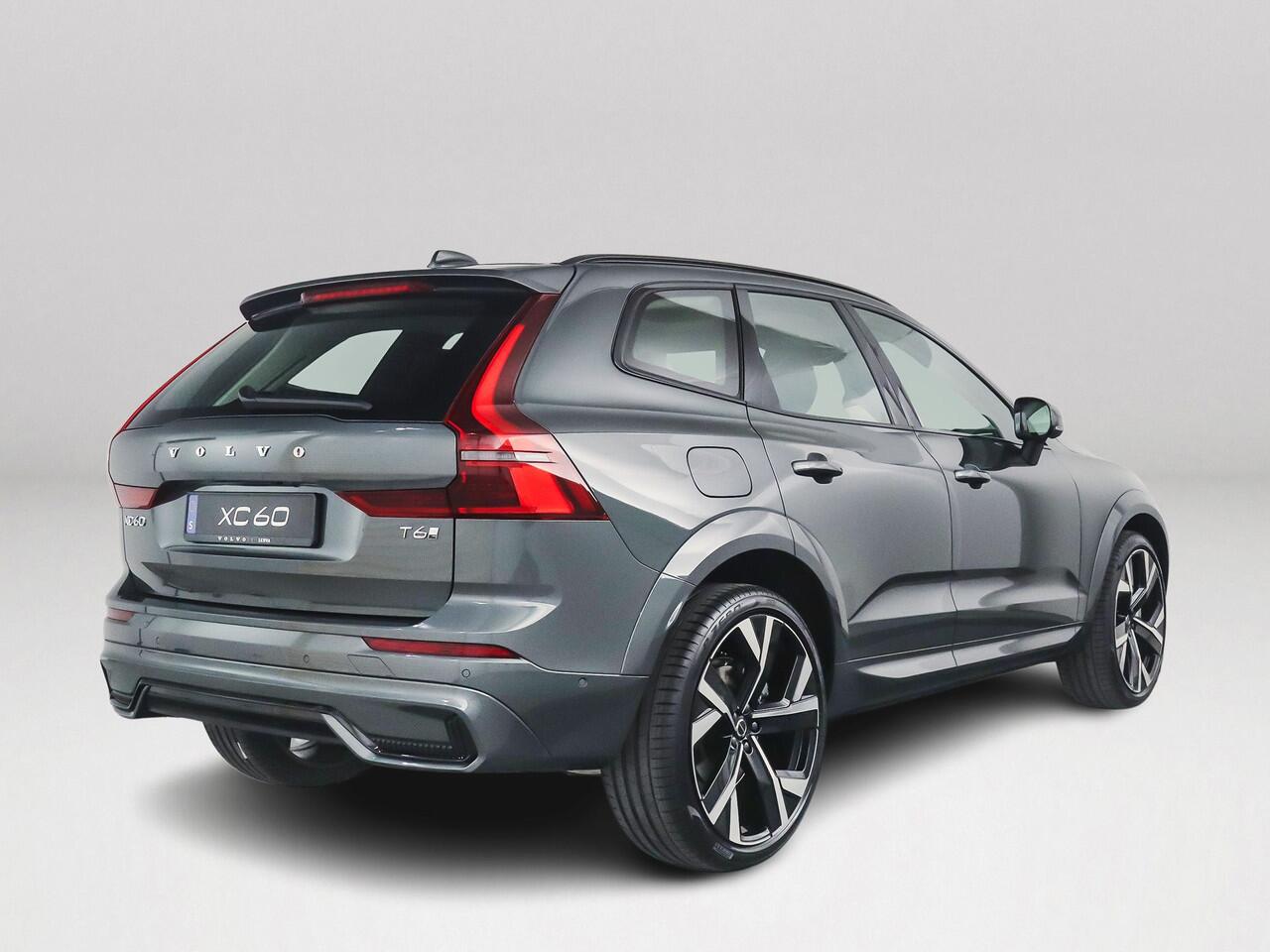 Volvo XC60 T6 Plug-in hybrid AWD Ultra Dark | Panoramdak | 360° camera | Luchtvering | Bowers & Wilkins | Head-up Display | Stoelventilatie | Stoel- en Stuurverwarming