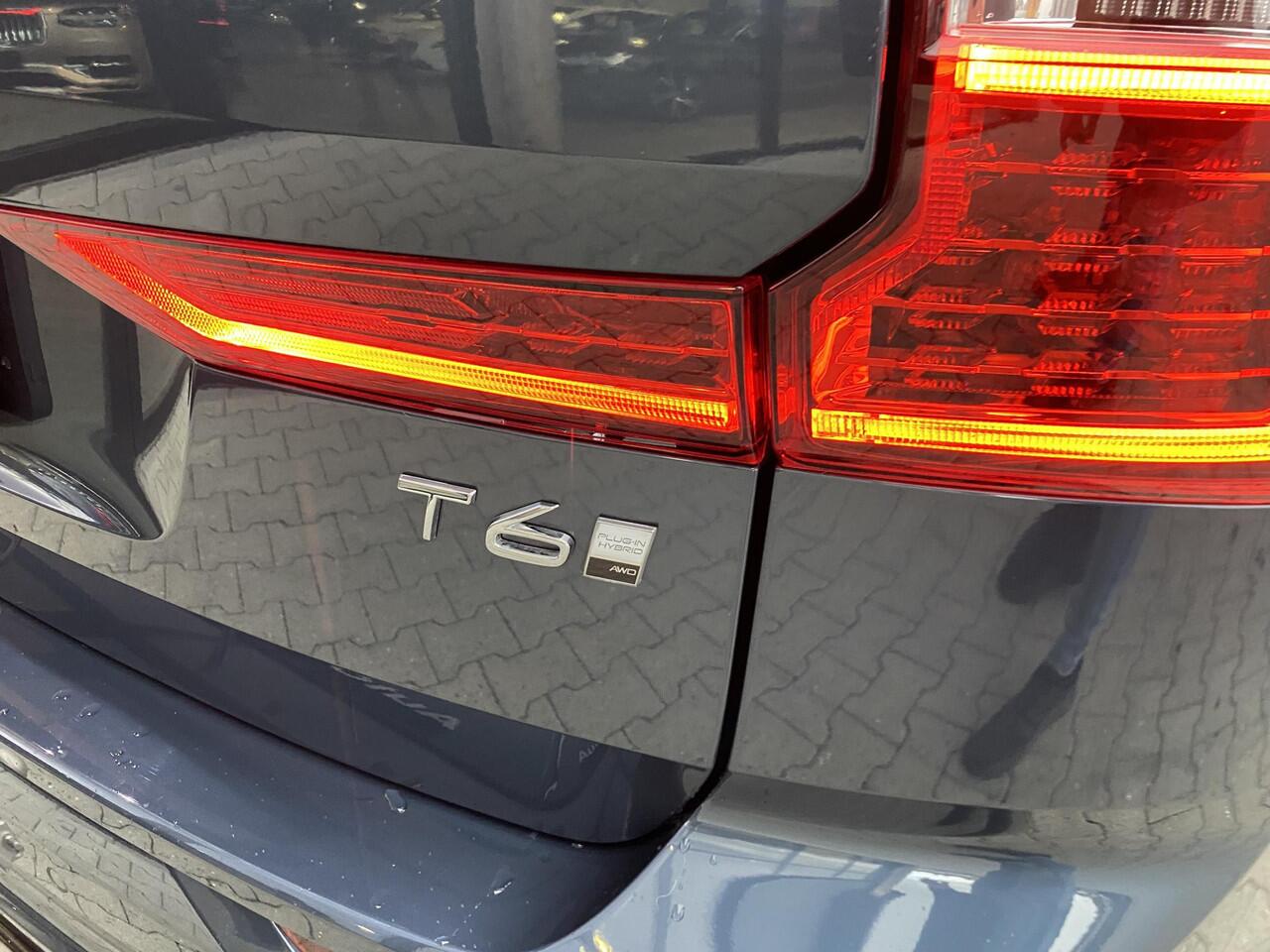 Volvo XC60 2.0 T6 Plug-in hybrid AWD Plus Dark 360|ACC|H&K|trekhaak