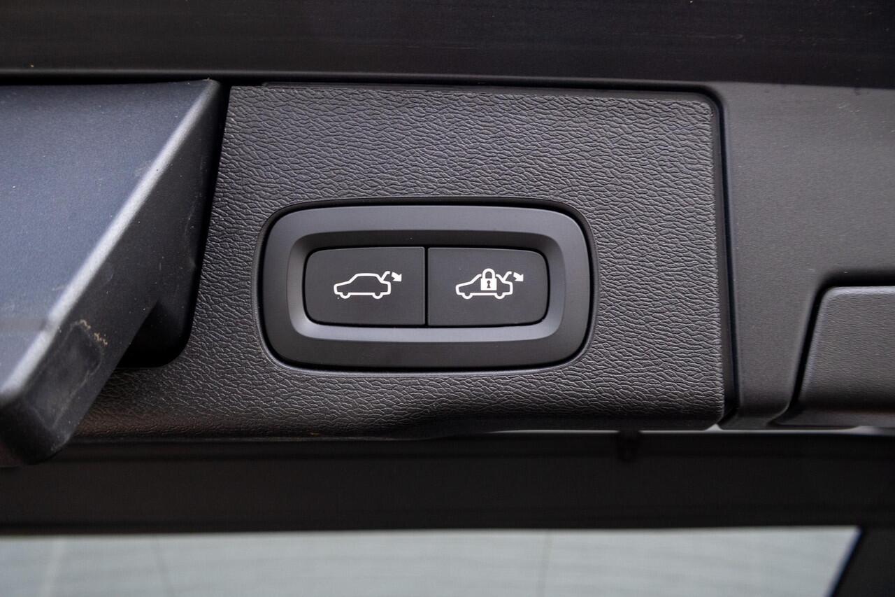 Volvo XC60 2.0 T6 Plug-in AWD inc BTW|Dealer OH|Winter-pack|Pano|Leer