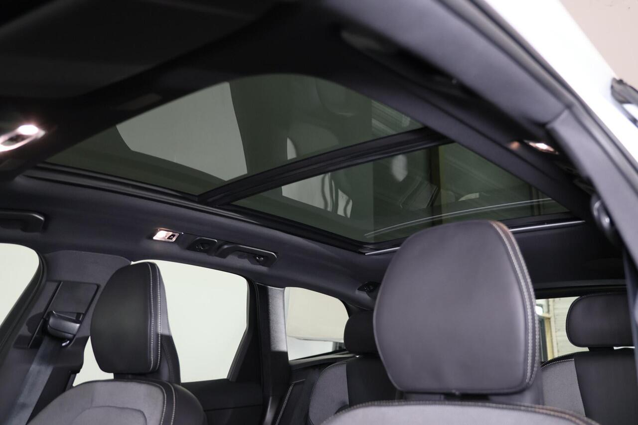 Volvo XC60 B5 R-Design - Panoramisch schuif-/kanteldak - Intellisafe Assist / Surround - Parkeerverwarming met timer - Harman Kardon Audio - Elektrisch bedienbare voorstoelen met geheugen - Verwarmbare voorstoelen - Head-up Display - Verwarmbaar stuurwiel - 360 view
