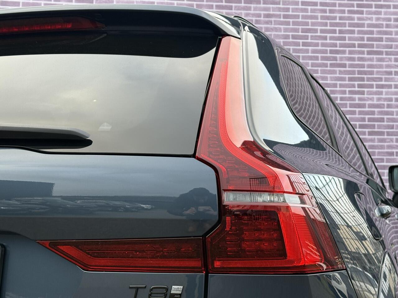 Volvo XC60 2.0 T8 Plug-in hybrid AWD Ultra Black Edition Exec | Lounge Pack | Bowers & Wilkins | 22" | Luchtvering | Massage | Head-Up Display | Leder Dashboard | Adaptive Cruise | Stoel & Stuurverwarming |