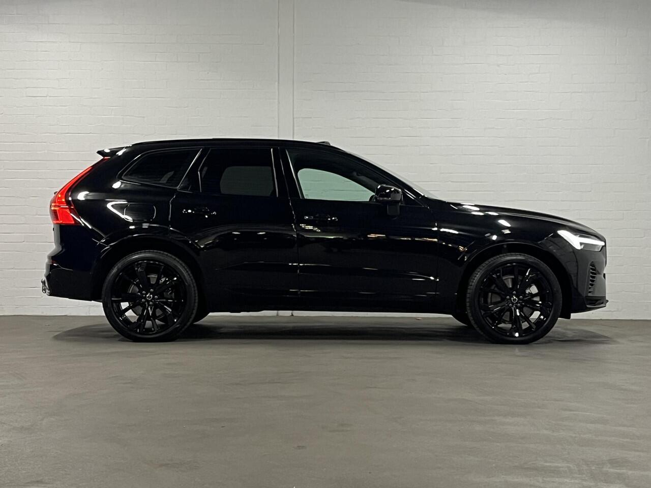 Volvo XC60 2.0 T6 Plug-in hybrid Black Edition | Open dak | Trekhaak | Long range | Adapt. Cruise control | Harman/Kardon |