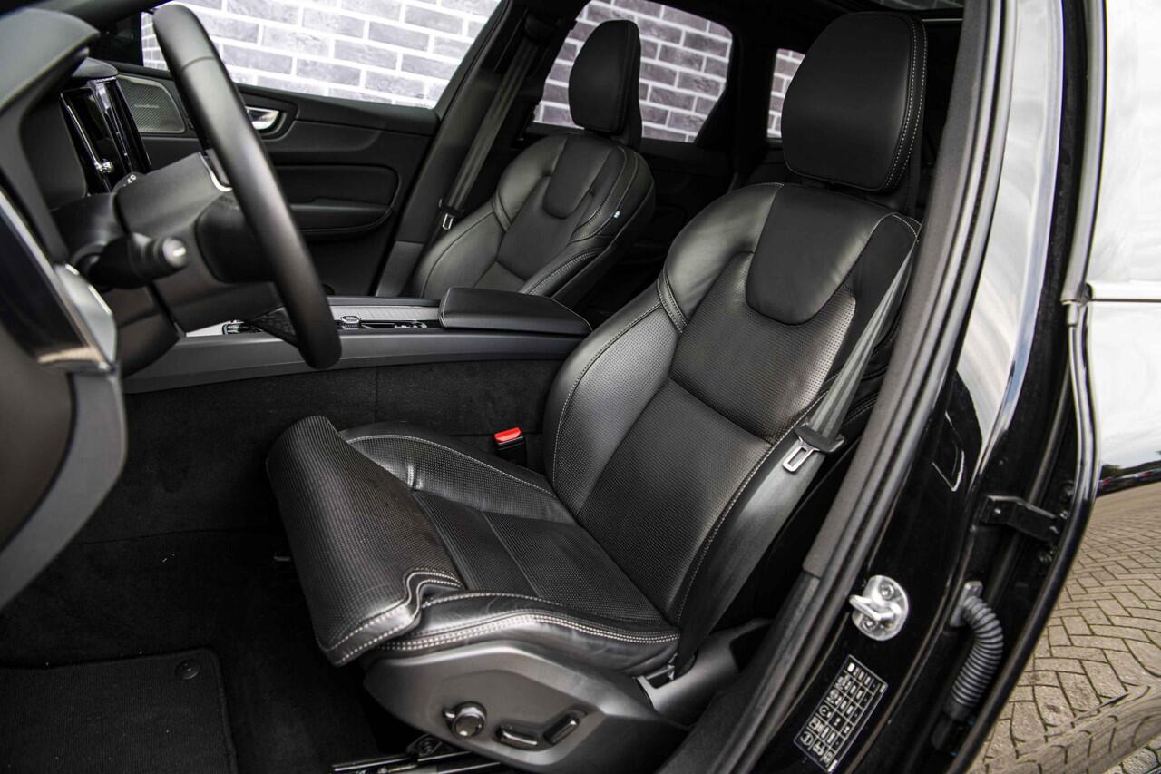 Volvo XC60 2.0 T6 Plug-in hybrid AWD Ultimate Black Edition | Trekhaak | Stoelventilatie en Massage | Adaptieve Cruise Control | Harman Kardon |